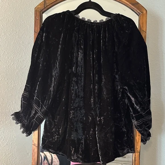 Elegant Black Crushed Velvet Women's Top - Picture 6 of 6